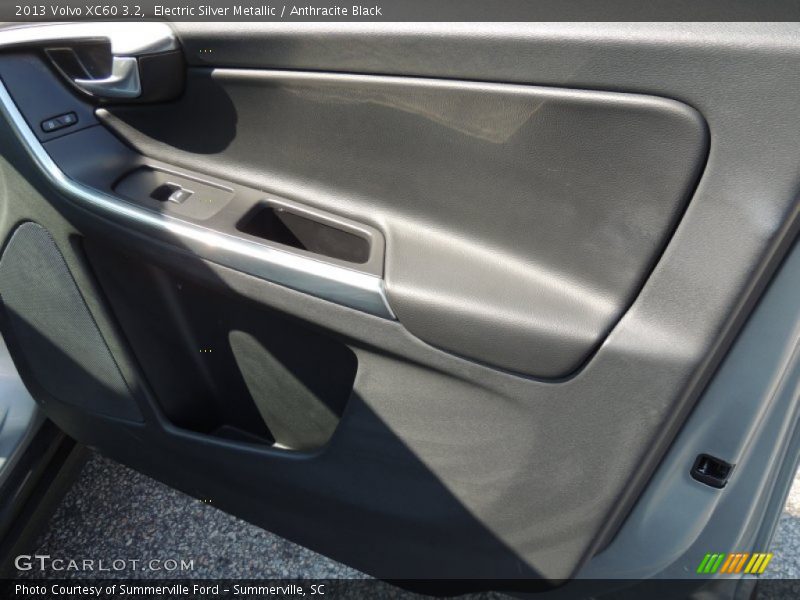 Electric Silver Metallic / Anthracite Black 2013 Volvo XC60 3.2