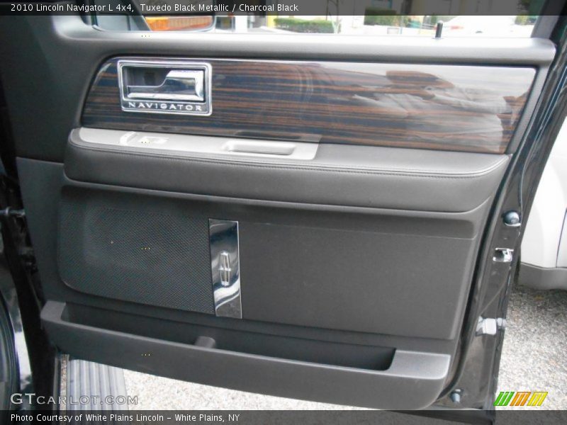 Tuxedo Black Metallic / Charcoal Black 2010 Lincoln Navigator L 4x4