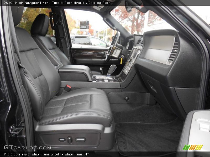 Front Seat of 2010 Navigator L 4x4