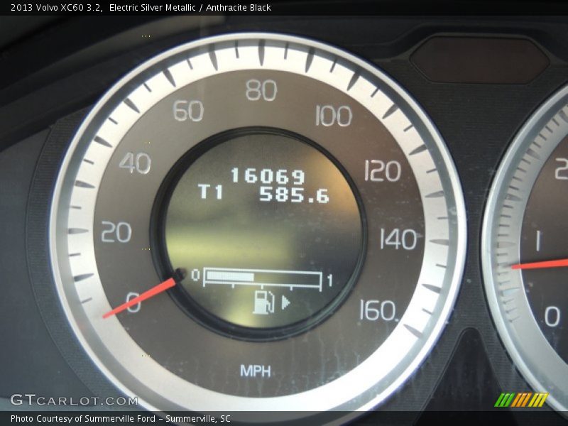 Electric Silver Metallic / Anthracite Black 2013 Volvo XC60 3.2