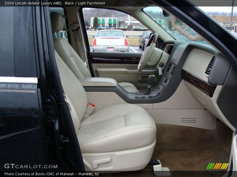Black / Light Parchment 2004 Lincoln Aviator Luxury AWD