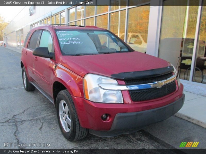 Front 3/4 View of 2005 Equinox LT