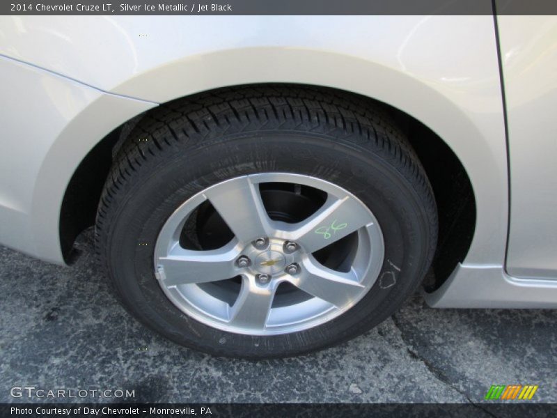 Silver Ice Metallic / Jet Black 2014 Chevrolet Cruze LT