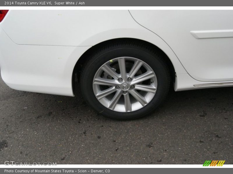 Super White / Ash 2014 Toyota Camry XLE V6