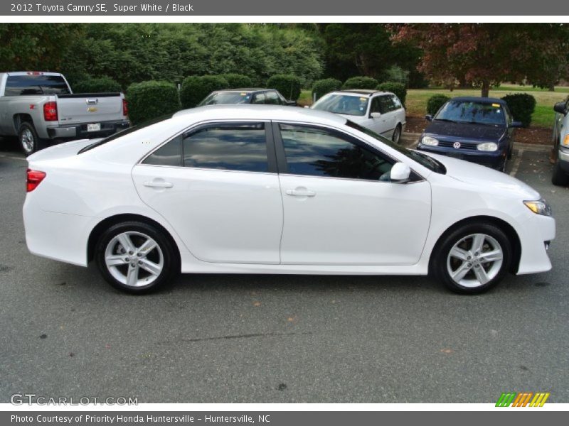 Super White / Black 2012 Toyota Camry SE