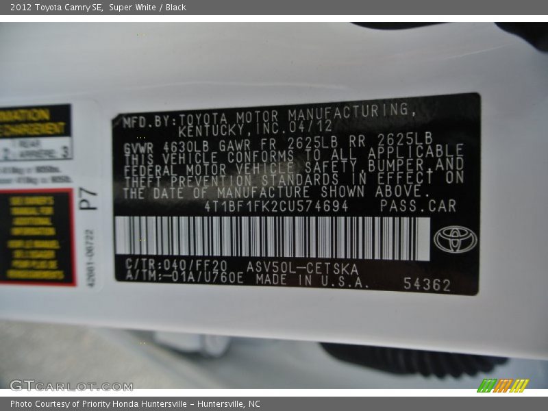 Super White / Black 2012 Toyota Camry SE