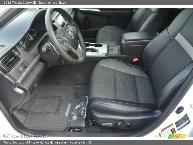 Super White / Black 2012 Toyota Camry SE