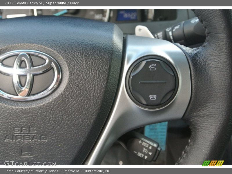 Super White / Black 2012 Toyota Camry SE