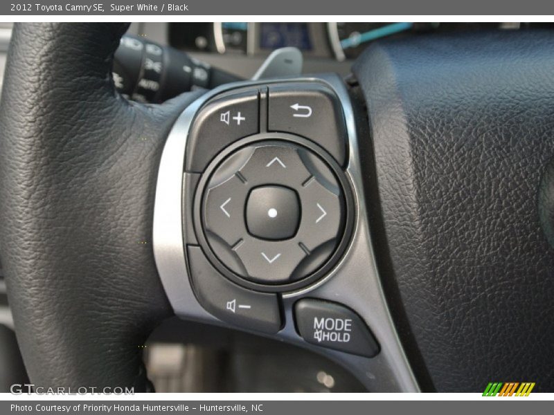 Super White / Black 2012 Toyota Camry SE