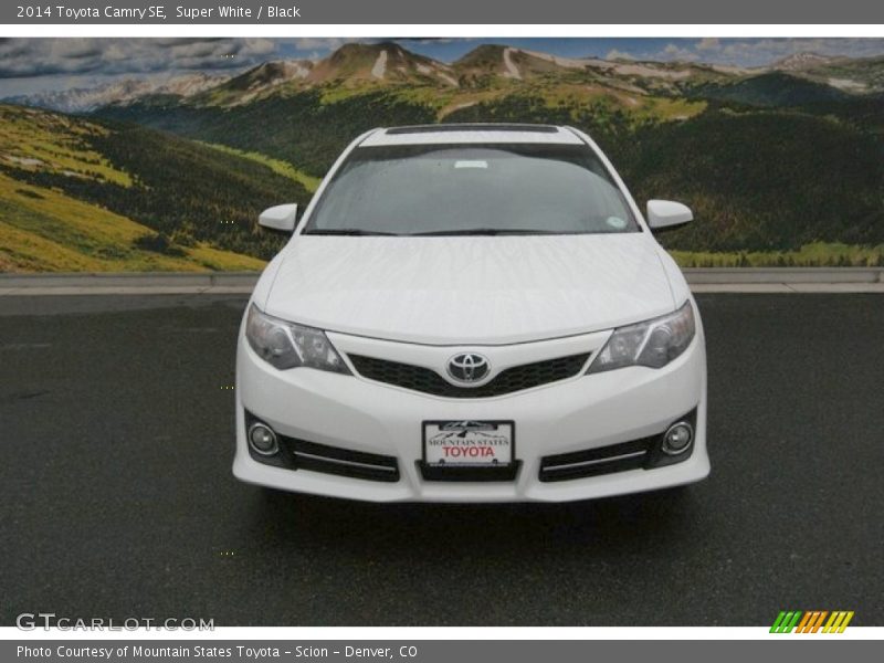 Super White / Black 2014 Toyota Camry SE