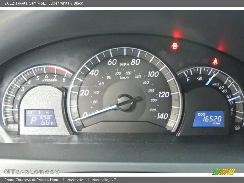 Super White / Black 2012 Toyota Camry SE
