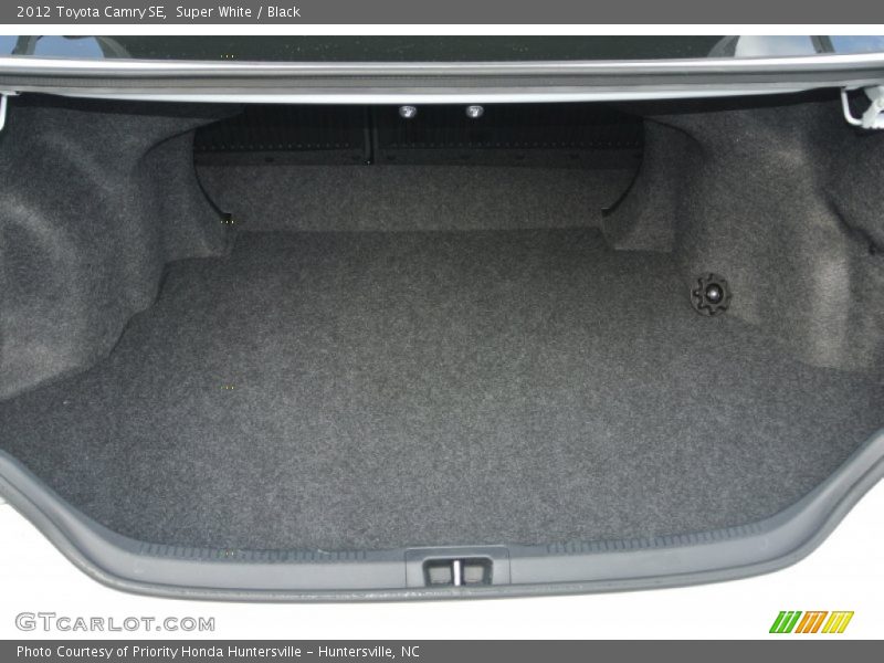 Super White / Black 2012 Toyota Camry SE