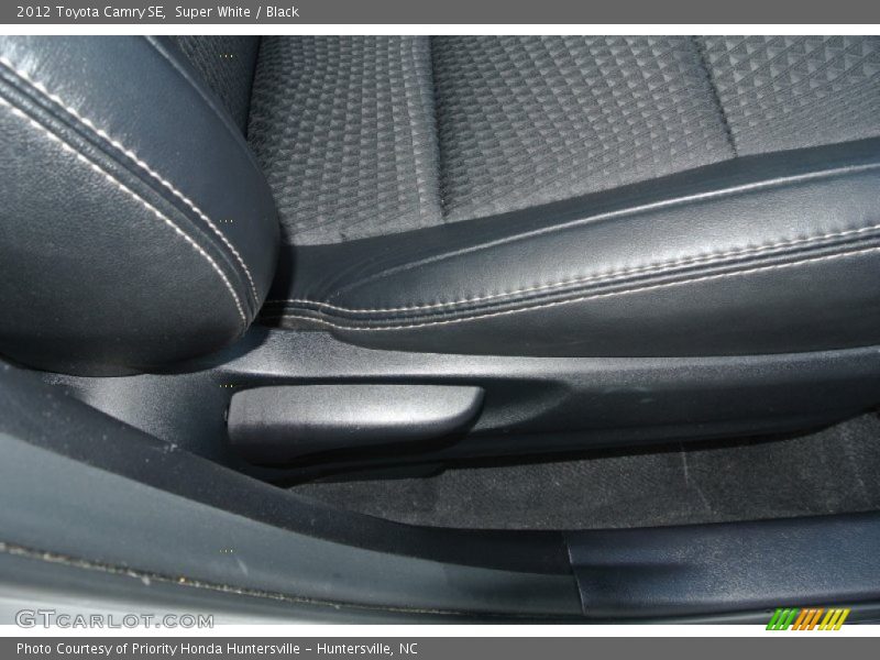 Super White / Black 2012 Toyota Camry SE