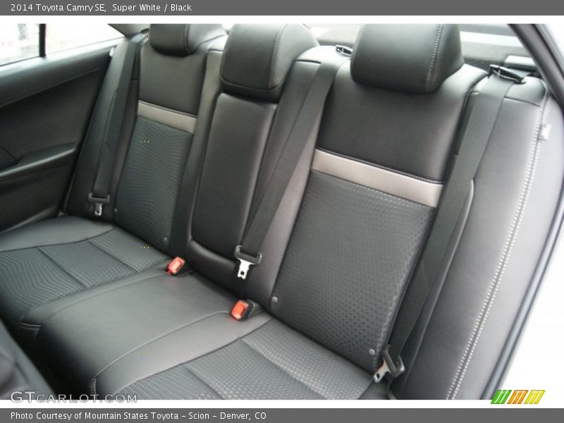 Super White / Black 2014 Toyota Camry SE
