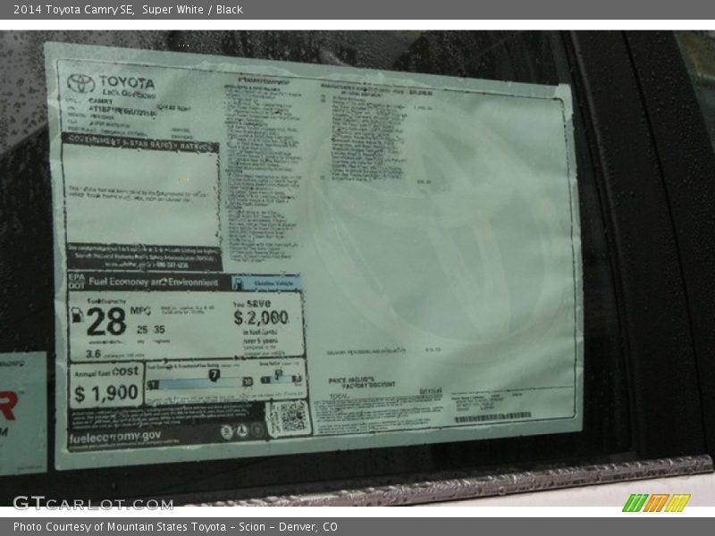 Super White / Black 2014 Toyota Camry SE