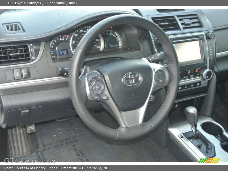 Super White / Black 2012 Toyota Camry SE