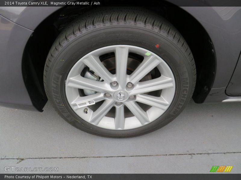 Magnetic Gray Metallic / Ash 2014 Toyota Camry XLE