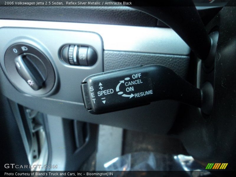 Reflex Silver Metallic / Anthracite Black 2006 Volkswagen Jetta 2.5 Sedan