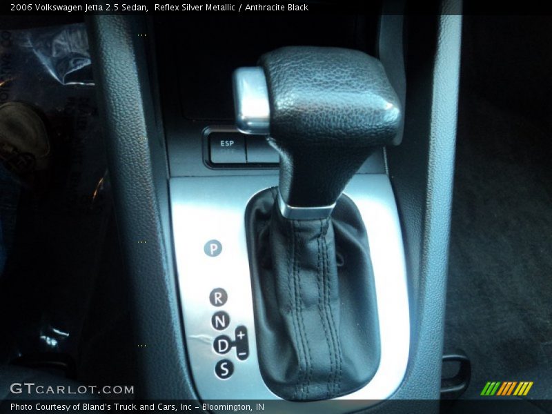 Reflex Silver Metallic / Anthracite Black 2006 Volkswagen Jetta 2.5 Sedan