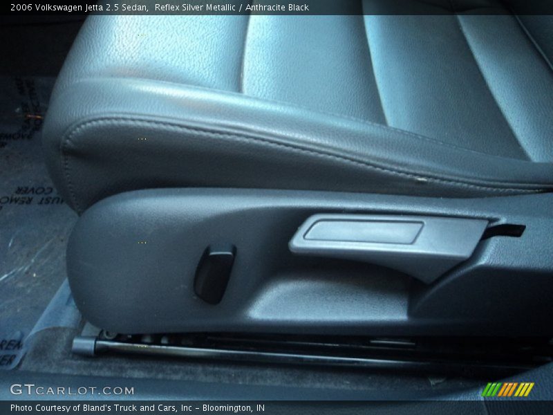 Reflex Silver Metallic / Anthracite Black 2006 Volkswagen Jetta 2.5 Sedan
