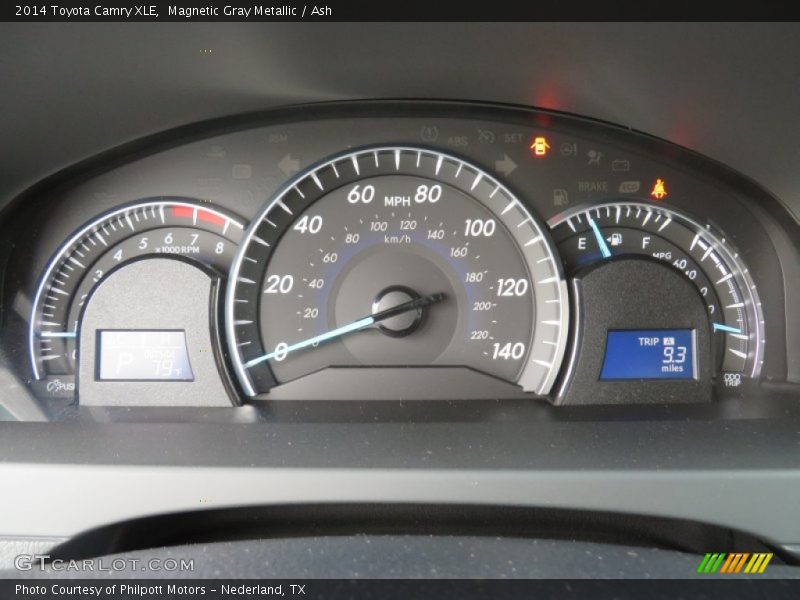 Magnetic Gray Metallic / Ash 2014 Toyota Camry XLE
