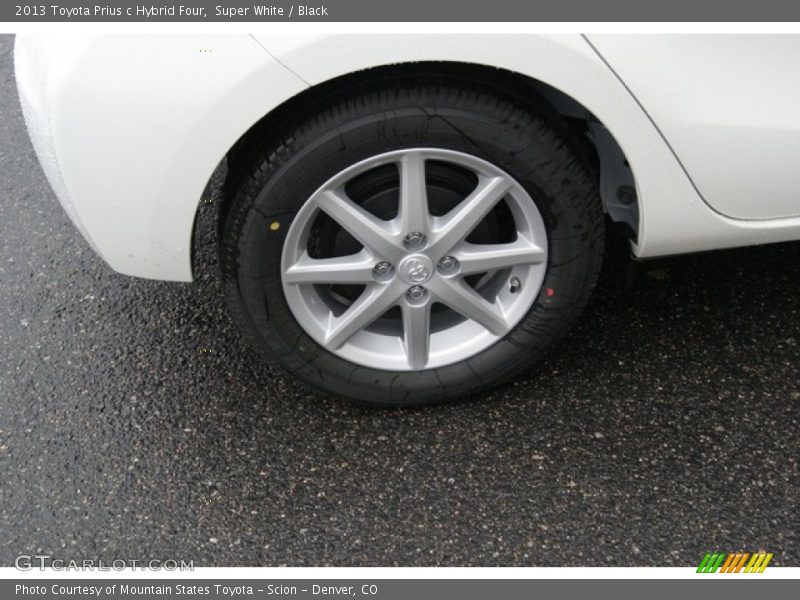 Super White / Black 2013 Toyota Prius c Hybrid Four
