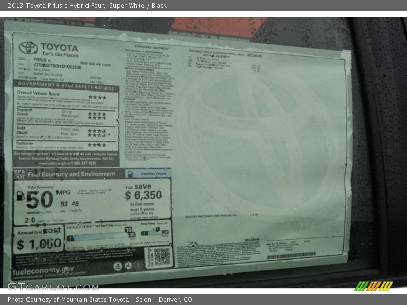 Super White / Black 2013 Toyota Prius c Hybrid Four