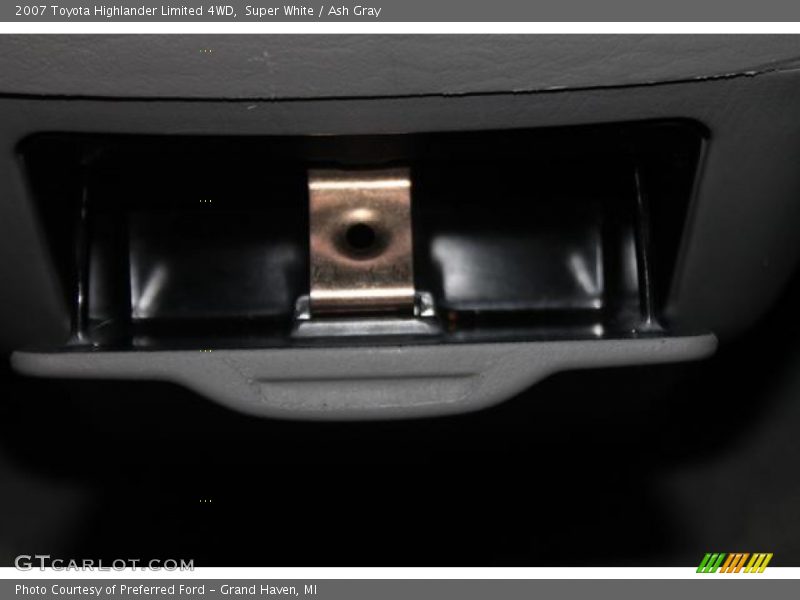 Super White / Ash Gray 2007 Toyota Highlander Limited 4WD