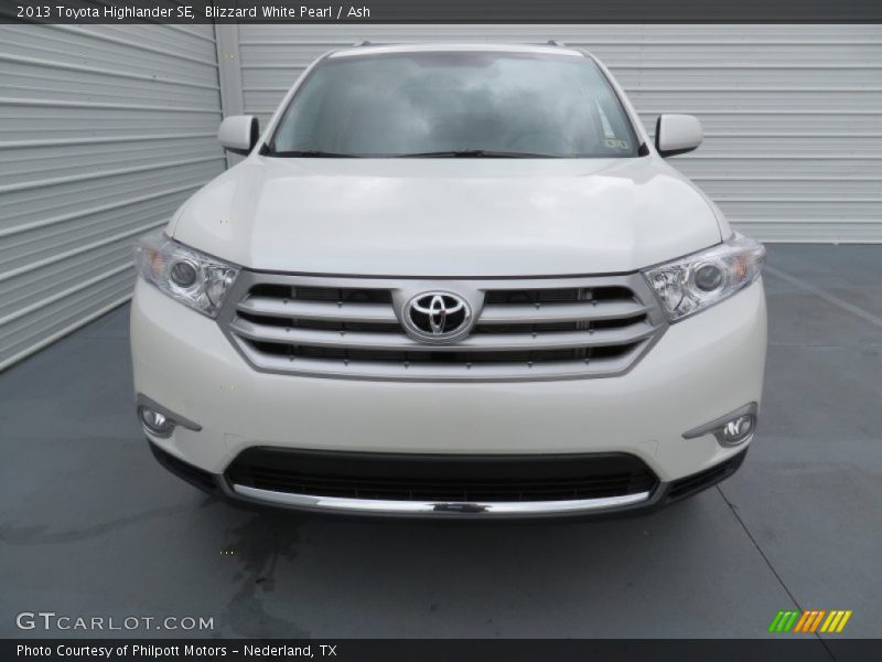 Blizzard White Pearl / Ash 2013 Toyota Highlander SE