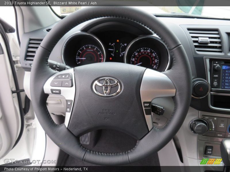 Blizzard White Pearl / Ash 2013 Toyota Highlander SE
