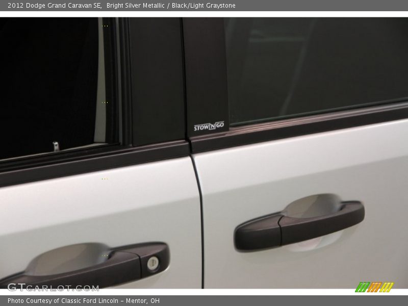 Bright Silver Metallic / Black/Light Graystone 2012 Dodge Grand Caravan SE