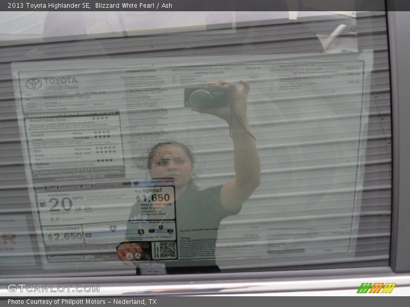 Blizzard White Pearl / Ash 2013 Toyota Highlander SE