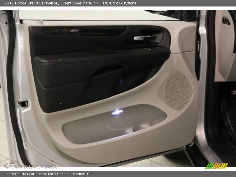Bright Silver Metallic / Black/Light Graystone 2012 Dodge Grand Caravan SE