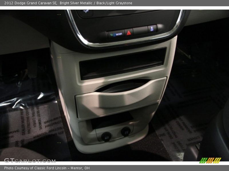 Bright Silver Metallic / Black/Light Graystone 2012 Dodge Grand Caravan SE