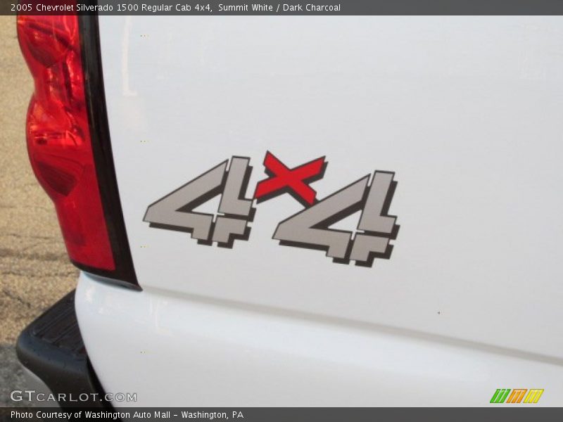 Summit White / Dark Charcoal 2005 Chevrolet Silverado 1500 Regular Cab 4x4