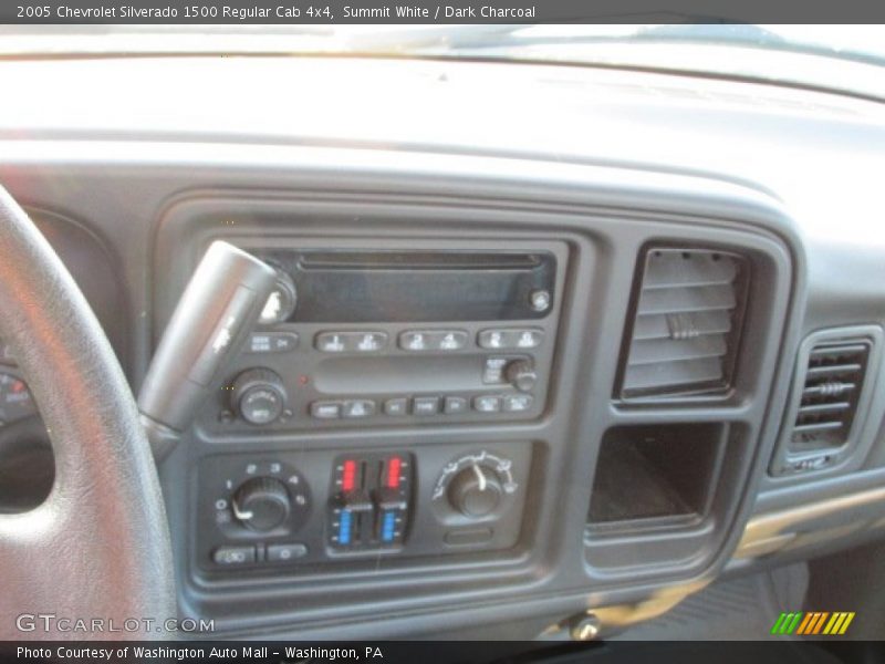 Summit White / Dark Charcoal 2005 Chevrolet Silverado 1500 Regular Cab 4x4