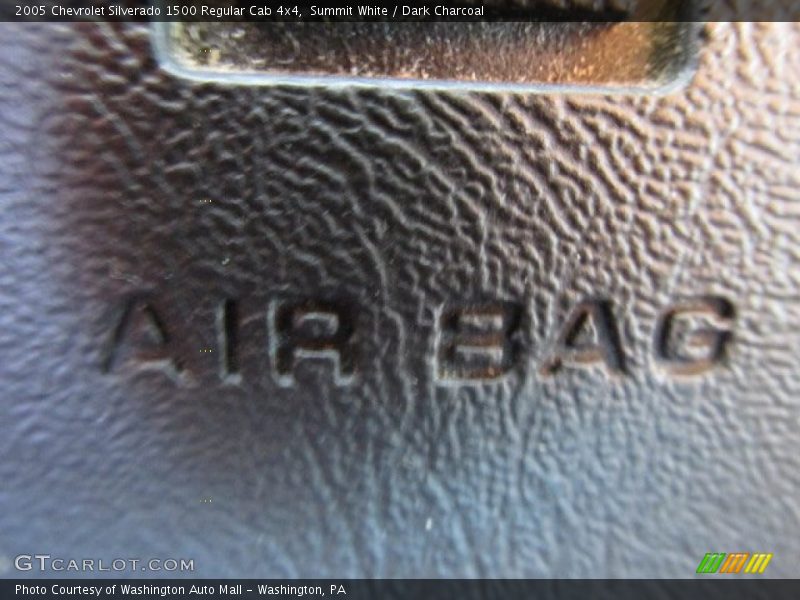 Summit White / Dark Charcoal 2005 Chevrolet Silverado 1500 Regular Cab 4x4