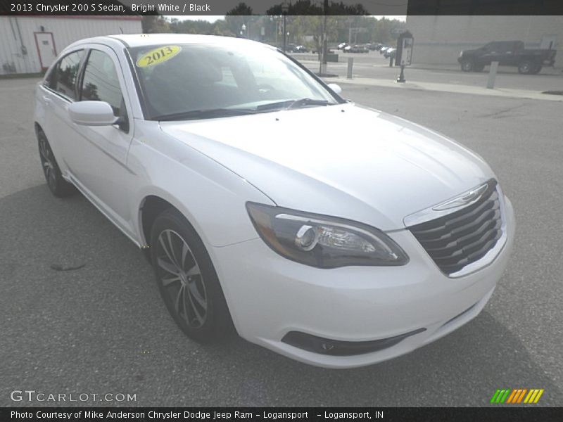 Bright White / Black 2013 Chrysler 200 S Sedan