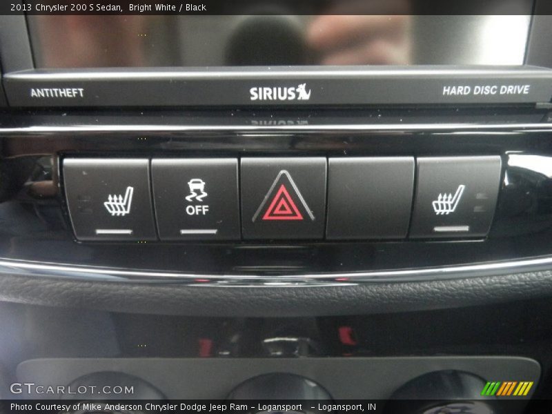 Bright White / Black 2013 Chrysler 200 S Sedan