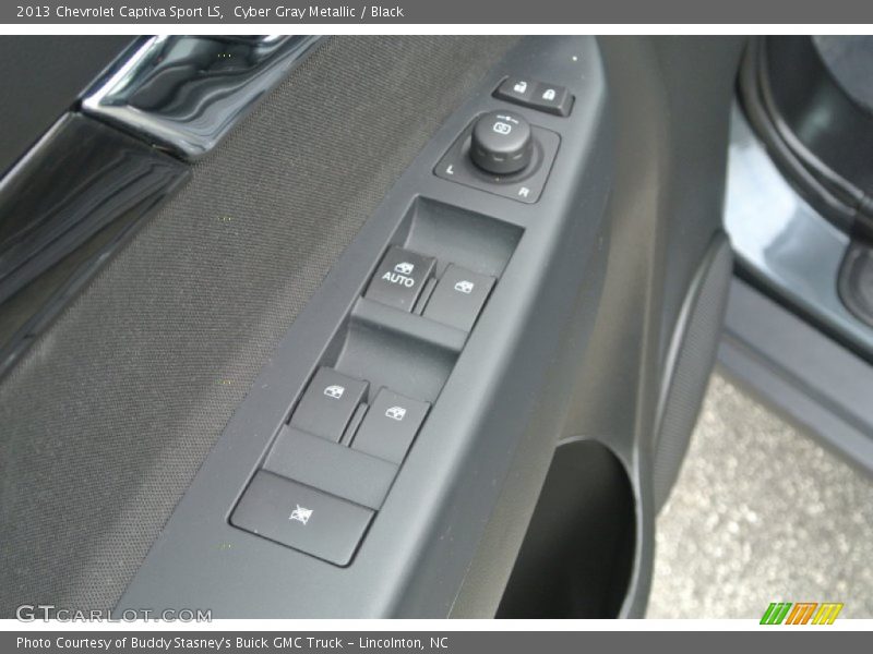 Cyber Gray Metallic / Black 2013 Chevrolet Captiva Sport LS