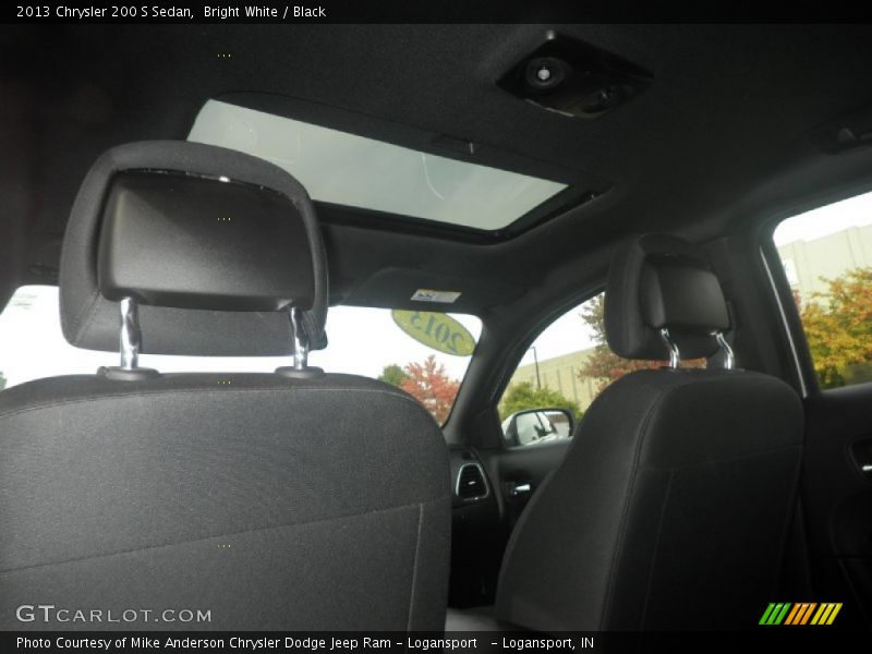 Bright White / Black 2013 Chrysler 200 S Sedan