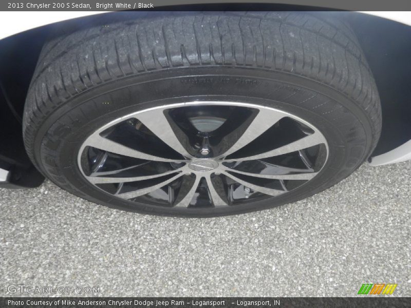 Bright White / Black 2013 Chrysler 200 S Sedan