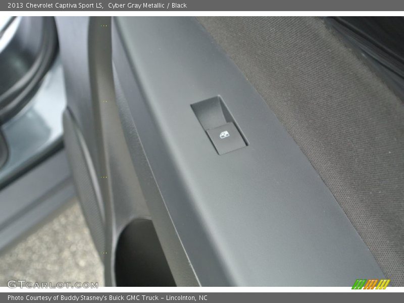 Cyber Gray Metallic / Black 2013 Chevrolet Captiva Sport LS