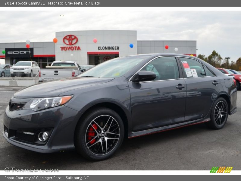 Magnetic Gray Metallic / Black 2014 Toyota Camry SE