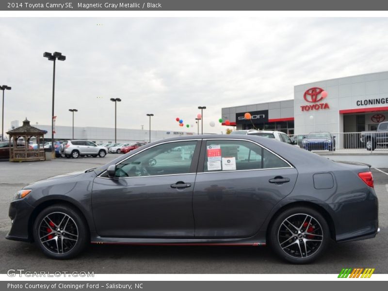 Magnetic Gray Metallic / Black 2014 Toyota Camry SE