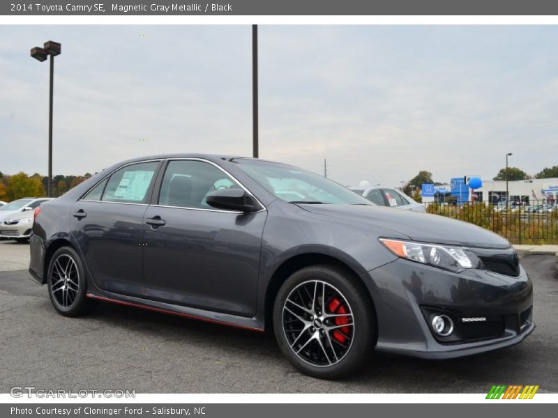 Magnetic Gray Metallic / Black 2014 Toyota Camry SE