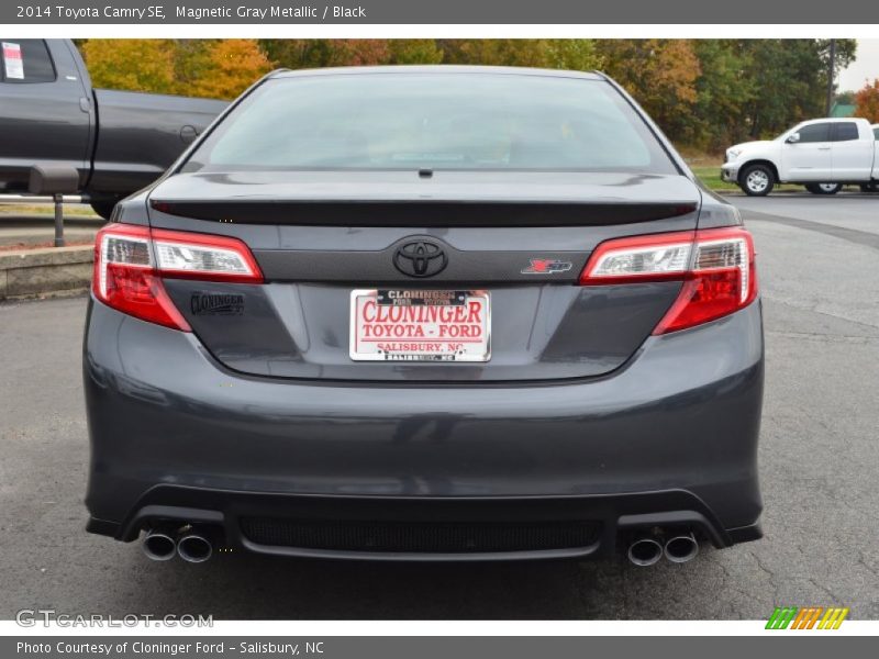 Magnetic Gray Metallic / Black 2014 Toyota Camry SE