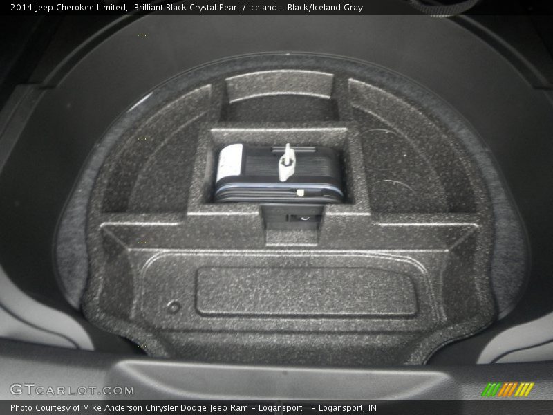Brilliant Black Crystal Pearl / Iceland - Black/Iceland Gray 2014 Jeep Cherokee Limited