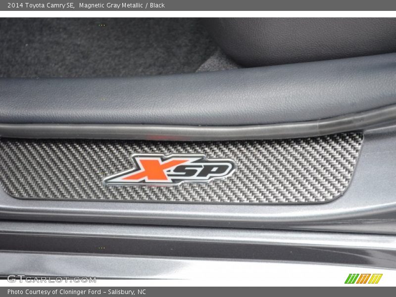 Magnetic Gray Metallic / Black 2014 Toyota Camry SE
