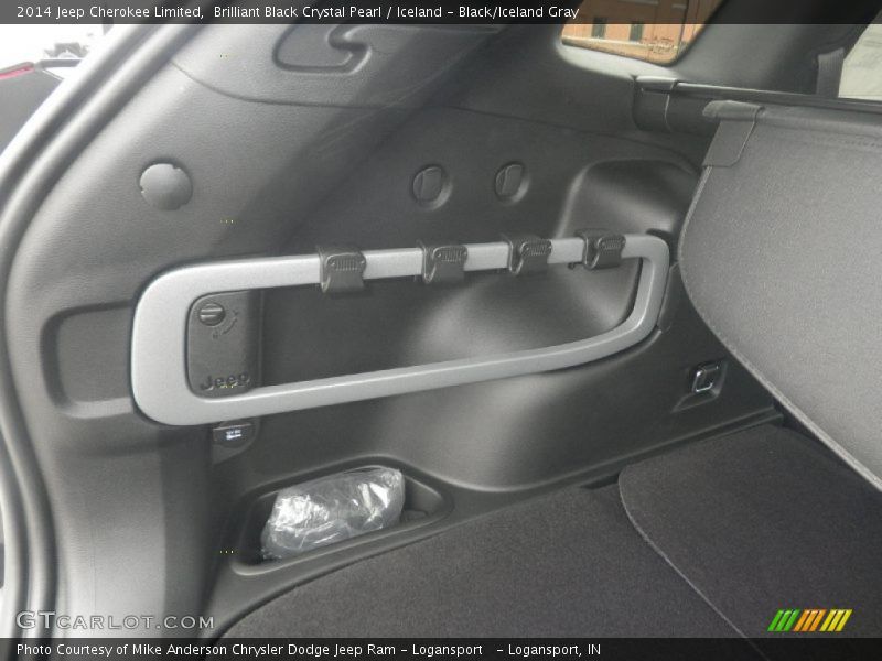 Brilliant Black Crystal Pearl / Iceland - Black/Iceland Gray 2014 Jeep Cherokee Limited